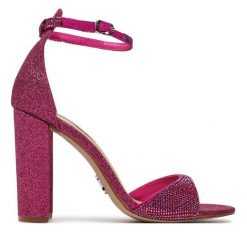 Sandały Steve Madden. Czerwone sandały Steve Madden, bez wzorów, bez obcasa, na słupku, bez zapięcia. Za 459.99 zł.