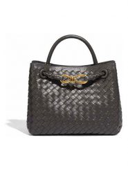 SUVRAI Torebka w kolorze antracytowym - 30 x 23 x 13 cm rozmiar: onesize. Czarne torebki klasyczne SUVRAI, bez wzorów, z materiału, przez ramię, bez dodatków. Za 130.99 zł.