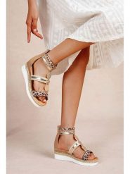 Foreverfolie Sandały w kolorze jasnobrązowym na koturnie rozmiar: 41. Brązowe sandały Foreverfolie, bez wzorów, z otwartym noskiem, bez obcasa, na koturnie, bez zapięcia. Za 130.99 zł.