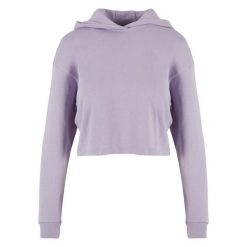 Krótkia damska bluza z kapturem w oversize'owym fasonie Urban Classics. Fioletowe bluzy Urban Classics, bez wzorów, z bawełny, bez ramiączek, z kapturem. Za 175.50 zł.