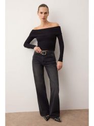 Trendyol Bluzka w kolorze czarnym rozmiar: M. Czarne bluzki Trendyol, m, bez wzorów, bez kołnierzyka, bez ramiączek. Za 56.99 zł.