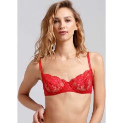 Biustonosz w kolorze czerwonym. Czerwone biustonosze Lace Up, bez wzorów, z koronki. W wyprzedaży za 219.95 zł.