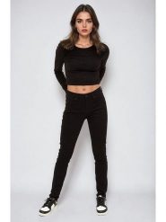 Monki Spodnie w kolorze czarnym rozmiar: W32. Czarne spodnie materiałowe Monki, z aplikacjami, z materiału, klasyczne. Za 24.12 zł.