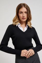 Prążkowana bluzka z kołnierzykiem czarna. Czarne bluzki MOODO, l, bez wzorów, z bawełny, bez kołnierzyka, bez ramiączek. W wyprzedaży za 49.99 zł.