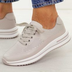 Beżowe ażurowe skórzane półbuty damskie Filippo Dp7608/26. Brązowe półbuty wsuwane Filippo, na lato, w ażurowe wzory, z jeansu, casualowe, z okrągłym noskiem, bez obcasa, na płaskiej podeszwie. Za 219.00 zł.