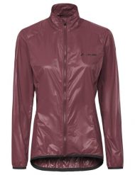 Kurtka rowerowa W Matera Air Jacket. Czerwone kurtki Vaude, bez wzorów, z materiału, bez kaptura, rowerowe. Za 367.45 zł.
