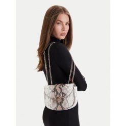 Torebka Guess. Kopertówki Guess, z aplikacjami, wizytowe, bez dodatków. Za 339.99 zł.