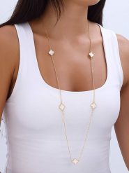 Luja Bijoux Pozłacany naszyjnik z masą perłową i elementem ozdobnym rozmiar: onesize. Białe naszyjniki Luja Bijoux, z materiału, z perłą, metalowe. Za 83.42 zł.