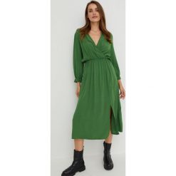 Answear Lab sukienka kolor zielony maxi prosta. Zielone sukienki Answear Lab, na co dzień, l, bez wzorów, z tkaniny, bez kołnierzyka, bez ramiączek, maxi. Za 169.99 zł.