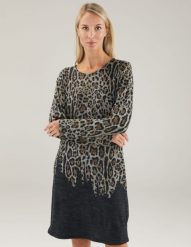 Sukienka w panterkę. Szare sukienki Unisono, na co dzień, l, bez wzorów, z dzianiny, bez kołnierzyka, bez ramiączek, mini, proste. Za 169.00 zł.