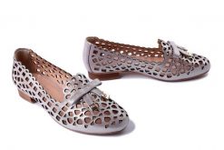 BOCCATO 010.39.39 ciemny róż, czółenka letnie damskie. Czerwone baleriny Boccato, w ażurowe wzory, ze skóry, bez obcasa, na obcasie, bez zapięcia. Za 359.90 zł.