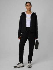 4F Spodnie dresowe joggery damskie - czarne XL. Czarne spodnie sportowe 4f, bez wzorów, z dresówki. Za 159.99 zł.