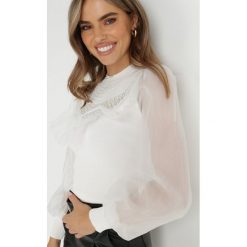 Biała Bluzka Morpha. Białe bluzki Born2be, s, bez wzorów, bez kołnierzyka, bez ramiączek. W wyprzedaży za 159.99 zł.