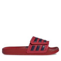 Klapki adidas. Czerwone klapki adidas, bez wzorów, sportowe, bez obcasa, bez zapięcia. Za 179.99 zł.