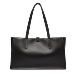 Torebka Calvin Klein. Czarne torebki klasyczne Calvin Klein, bez wzorów, klasyczne, bez dodatków. Za 589.99 zł.