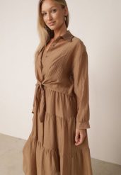 Brązowy Letni Komplet z Tencelu Sukienka na Ramiączkach i Transparentna Koszula Thassa. Brązowe koszule Born2be, bez wzorów, z materiału, eleganckie, bez kołnierzyka, bez ramiączek. Za 149.99 zł.