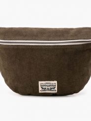 Levi's Saszetka w kolorze khaki - 27 x 18 x 2,5 cm rozmiar: onesize. Brązowe nerki i saszetki Levi's, bez wzorów, z bawełny, sportowe, bez dodatków. Za 115.24 zł.