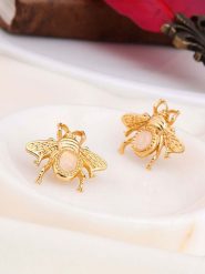 L'Atelier de Gaia Pozłacane kolczyki-wkrętki z kwarcem różowym rozmiar: onesize. Czerwone kolczyki L'Atelier de Gaia, z kwarcem, pozłacane. Za 43.99 zł.