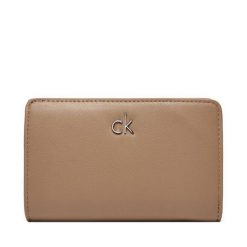 Duży Portfel Damski Calvin Klein. Brązowe portfele Calvin Klein, bez wzorów. Za 199.99 zł.
