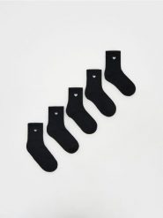 Bawełniane skarpetki 5 pack - czarny. Czarne skarpetki Reserved, bez wzorów, z bawełny. Za 49.99 zł.
