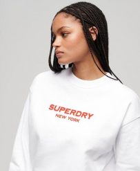 Luźny sweter z okrągłym dekoltem Sport Luxe. Białe swetry Superdry, bez wzorów, z bawełny, sportowe, bez ramiączek. Za 303.25 zł.