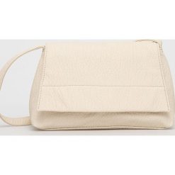 Answear Lab torebka kolor beżowy. Brązowe listonoszki Answear Lab, bez wzorów, na ramię, bez dodatków. W wyprzedaży za 59.99 zł.