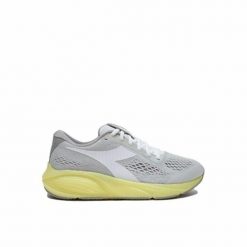 Obuwie Sportowe Damskie Diadora Freccia Szary. Szare buty sportowe lifestyle Diadora, bez wzorów, casualowe, bez zapięcia. Za 352.35 zł.