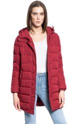 DAMSKA KURTKA ZIMOWA WRANGLER LONG PUFFER RUMBA RED W4Q4VJR05. Czerwone kurtki Wrangler, na zimę, xs, bez wzorów, bez kaptura. Za 279.99 zł.