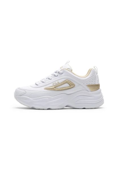 Buty sportowe damskie Fila Skye ZP. Białe buty treningowe Fila, bez wzorów, z jeansu, bez zapięcia, trekkingowe. Za 249.00 zł.