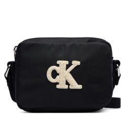 Torebka Calvin Klein Jeans. Czarne listonoszki Calvin Klein Jeans, bez wzorów, z jeansu, bez dodatków. Za 189.99 zł.