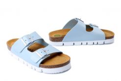 DR. BRINKMANN 700682-55 hellblau, klapki damskie. Niebieskie klapki Dr. Brinkmann, bez wzorów, ze skóry, bez obcasa, bez zapięcia. Za 284.90 zł.