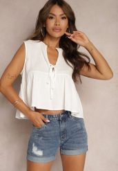 Niebieskie Casualowe Szorty Jeansowe z Bawełny Ozdobione Przetarciami Anabea. Niebieskie szorty Renee, bez wzorów, z bawełny, eleganckie. W wyprzedaży za 51.99 zł.