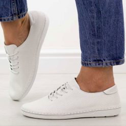 Białe ażurowe skórzane półbuty damskie S.Barski 7079. Białe półbuty wsuwane S.BARSKI, na jesień, w ażurowe wzory, z jeansu, casualowe, bez obcasa, na płaskiej podeszwie. Za 239.00 zł.