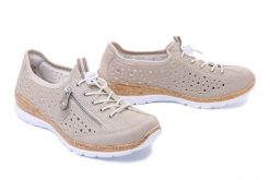 RIEKER N42P6-62 beige, półbuty damskie. Brązowe półbuty wsuwane Rieker, na lato, bez wzorów, bez obcasa. Za 305.92 zł.