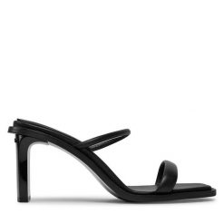 Klapki Calvin Klein. Czarne klapki Calvin Klein, bez wzorów, bez obcasa, bez zapięcia. Za 849.99 zł.