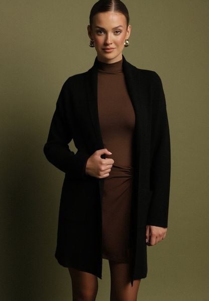 Czarny Kardigan Niezapinany z Kaszmirem o Długim Kroju Ertine. Czarne swetry Born2be, bez wzorów, z kaszmiru, eleganckie, bez ramiączek. Za 159.99 zł.