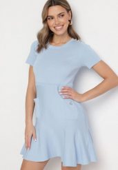 Jasnoniebieska Wiskozowa Sukienka Ozdobiona Guzikami Erisiel. Niebieskie sukienki Born2be, do pracy, m, bez wzorów, z wiskozy, biznesowe, bez kołnierzyka, bez ramiączek, mini, kopertowe. W wyprzedaży za 144.49 zł.