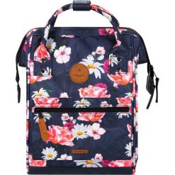 Cabaia plecak Adventurer kolor granatowy duży wzorzysty. Niebieskie plecaki Cabaia, bez wzorów, do ręki, bez dodatków. Za 319.99 zł.