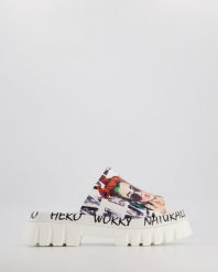 KLAPKI Z NADRUKIEM 04361331D WHITE. Białe klapki Venezia, bez wzorów, ze skóry, bez obcasa, bez zapięcia. Za 319.00 zł.