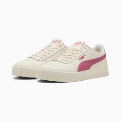 Buty sportowe damskie Puma CARINA L 37032553. Brązowe buty treningowe Puma, bez wzorów, z gumy, bez zapięcia, tenisowe. Za 178.56 zł.
