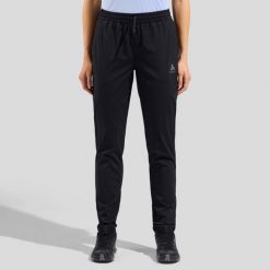 Spodnie damskie ODLO Essential Pants Regular Length. Czarne spodnie narciarskie ODLO, bez wzorów, z elastanu, narciarskie. Za 387.20 zł.