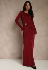 Bordowa Marszczona Sukienka Koktajlowa Zdobiona Aplikacją w Talii Siweda. Czerwone sukienki Renee, s, z aplikacjami, z futra, klasyczne, bez kołnierzyka, bez ramiączek, kopertowe. Za 149.99 zł.