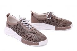 ARTIKER RELAKS 50C1346 taupe, półbuty damskie. Brązowe półbuty wsuwane Artiker Relaks, na lato, w ażurowe wzory, ze skóry, bez obcasa. Za 178.42 zł.