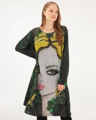 Midi sukienka z nadrukiem. Zielone sukienki Unisono, s, bez wzorów, z wiskozy, bez kołnierzyka, bez ramiączek, midi. Za 189.00 zł.