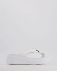 KLAPKI NA KOTURNIE 508101-1 02 WHIT. Klapki Venezia, bez wzorów, ze skóry, bez obcasa, na koturnie, bez zapięcia. Za 319.00 zł.