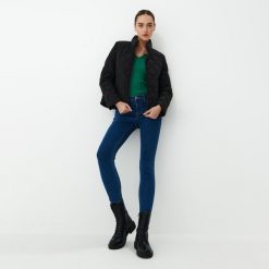 Krótka pikowana kurtka - Czarny. Czarne kurtki Mohito, bez wzorów, bez kaptura. Za 179.99 zł.