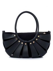 Lucky Bees Torebka "Ingrid" w kolorze czarnym - 35 x 18 x 15 cm rozmiar: onesize. Czarne torebki klasyczne Lucky Bees, bez wzorów, z materiału, bez dodatków. Za 144.92 zł.