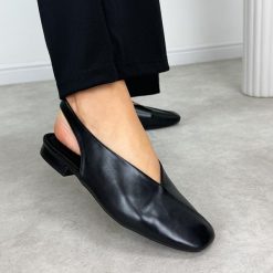 Czarne baleriny damskie Potocki 20335. Czarne czółenka POTOCKI, na jesień, bez wzorów, z jeansu, biznesowe, bez obcasa, na obcasie, bez zapięcia. W wyprzedaży za 131.12 zł.