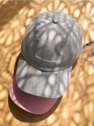 Czapka z daszkiem - jasnoszary. Szare czapki z daszkiem Reserved, bez wzorów. Za 59.99 zł.