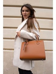 Maison héritage PARIS Skórzana torebka "Trip" w kolorze jasnobrązowym - 30,5 x 24 x 15,5 cm rozmiar: onesize. Brązowe torebki klasyczne maison héritage PARIS, bez wzorów, z materiału, przez ramię, bez dodatków. Za 304.99 zł.